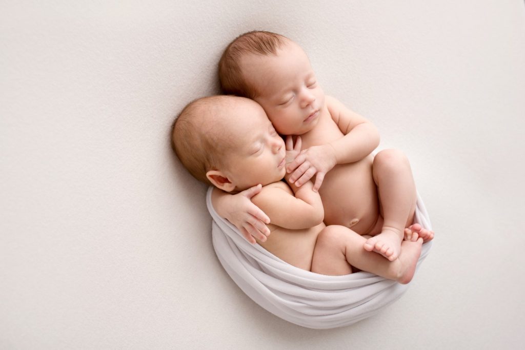 factori ce influenteaza sarcina gemelara